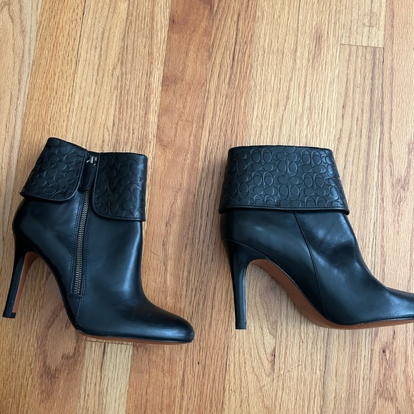 Coach Heel - Picture 2 of 4